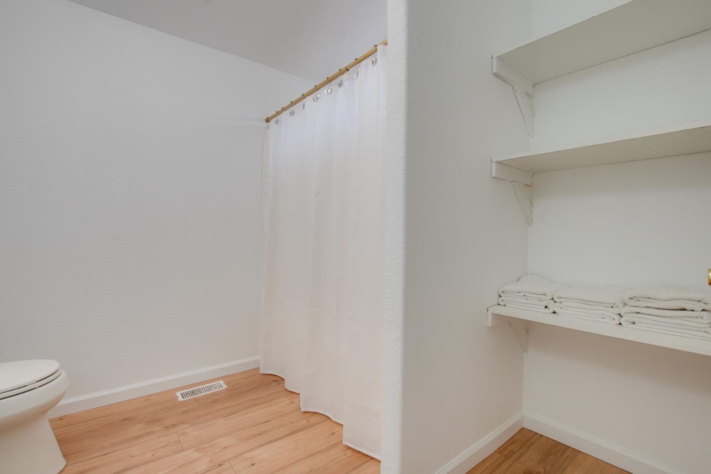Detail Gallery Image 8 of 32 For 9345 Prunedale South Rd, Salinas,  CA 93907 - 3 Beds | 2 Baths