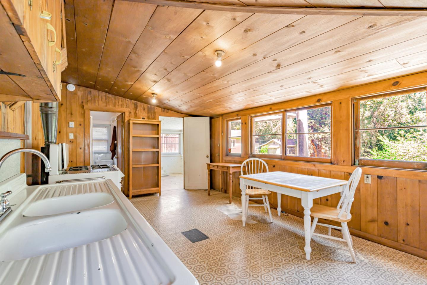 Detail Gallery Image 12 of 30 For 12970 Highway 9, Boulder Creek,  CA 95006 - 3 Beds | 1/1 Baths