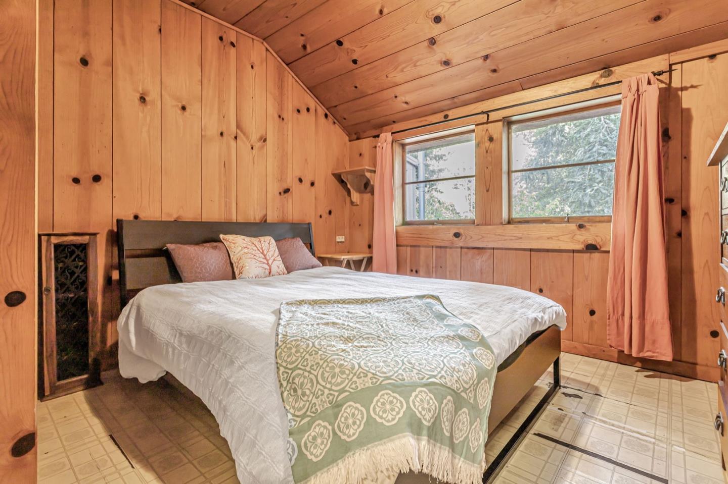 Detail Gallery Image 13 of 30 For 12970 Highway 9, Boulder Creek,  CA 95006 - 3 Beds | 1/1 Baths