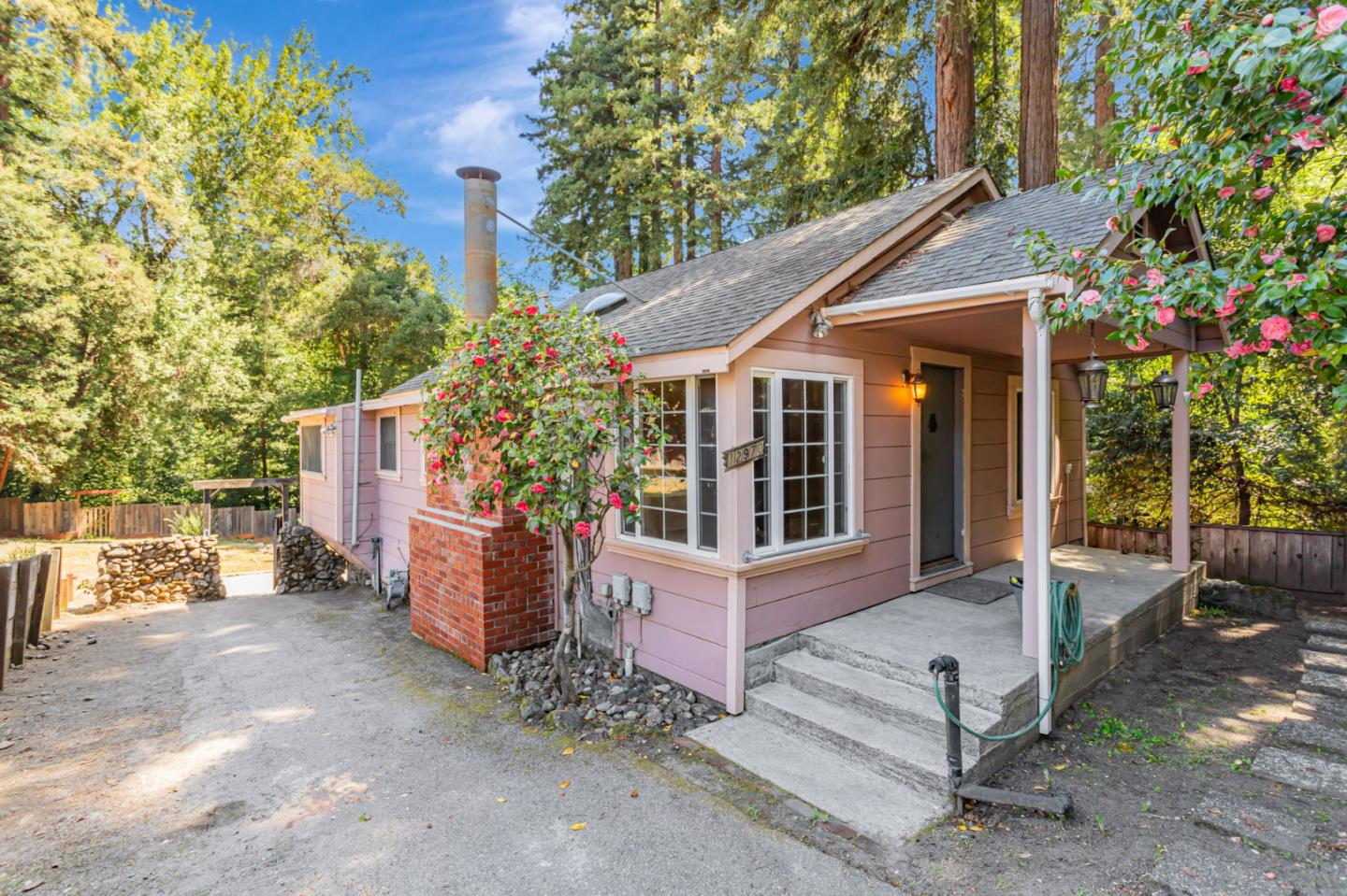 Detail Gallery Image 2 of 30 For 12970 Highway 9, Boulder Creek,  CA 95006 - 3 Beds | 1/1 Baths