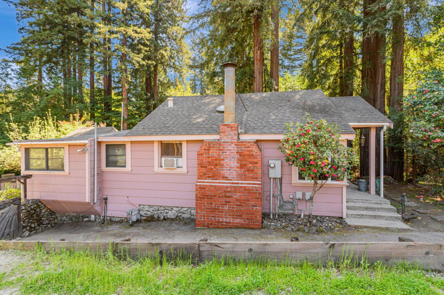 Detail Gallery Image 3 of 30 For 12970 Highway 9, Boulder Creek,  CA 95006 - 3 Beds | 1/1 Baths