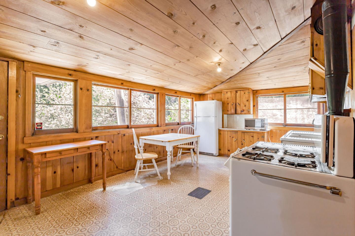 Detail Gallery Image 9 of 30 For 12970 Highway 9, Boulder Creek,  CA 95006 - 3 Beds | 1/1 Baths