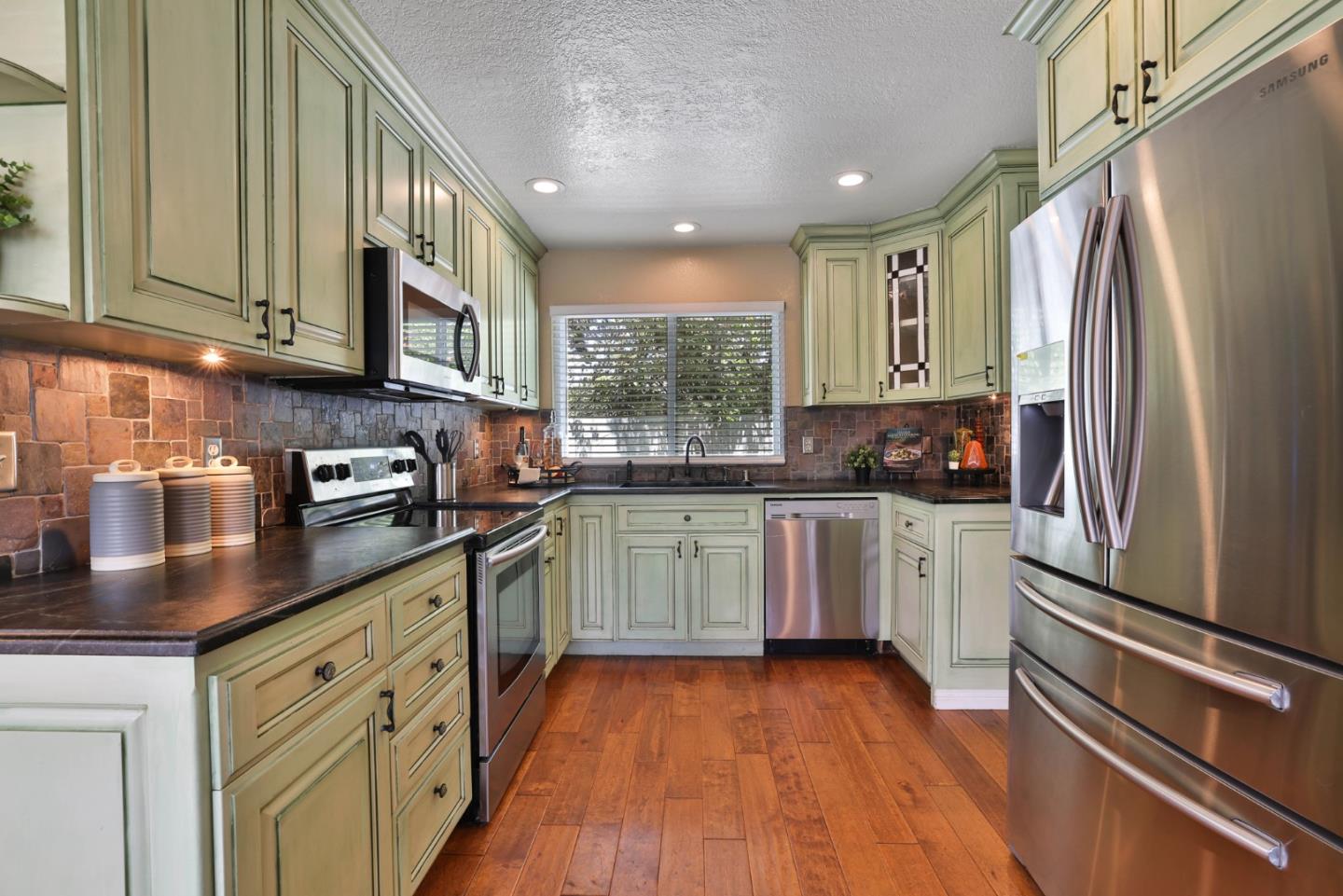 Detail Gallery Image 12 of 33 For 5699 Saxony Ct, San Jose,  CA 95123 - 2 Beds | 2 Baths