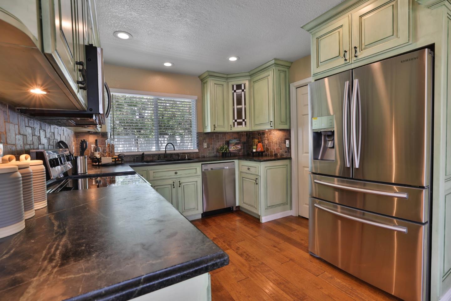 Detail Gallery Image 13 of 33 For 5699 Saxony Ct, San Jose,  CA 95123 - 2 Beds | 2 Baths
