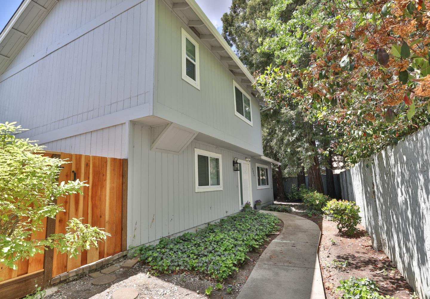 Detail Gallery Image 3 of 33 For 5699 Saxony Ct, San Jose,  CA 95123 - 2 Beds | 2 Baths