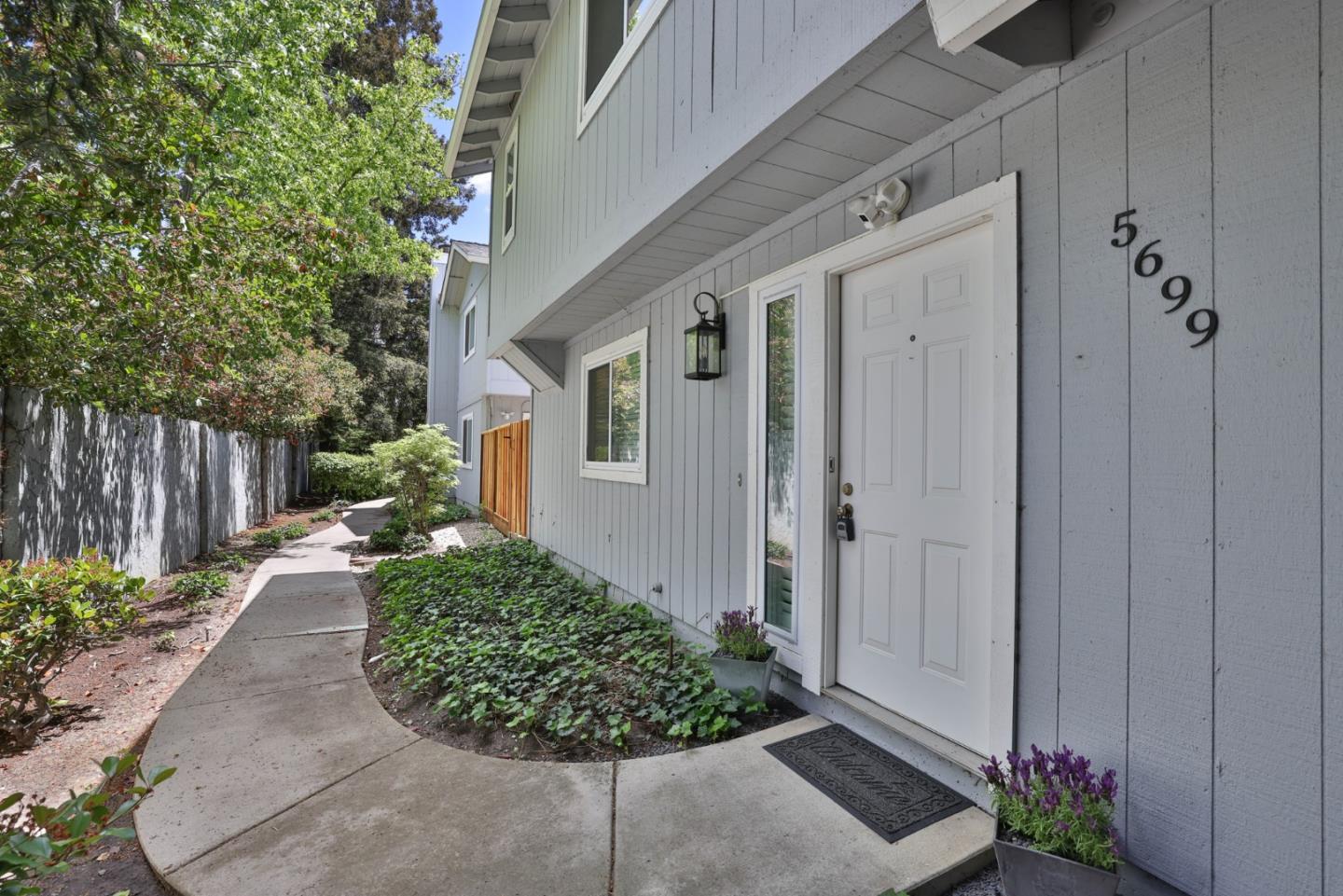 Detail Gallery Image 4 of 33 For 5699 Saxony Ct, San Jose,  CA 95123 - 2 Beds | 2 Baths