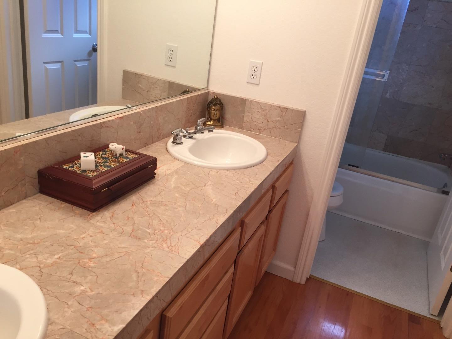 Detail Gallery Image 2 of 8 For 480 Sequoia, Redwood City,  CA 94061 - 2 Beds | 1 Baths