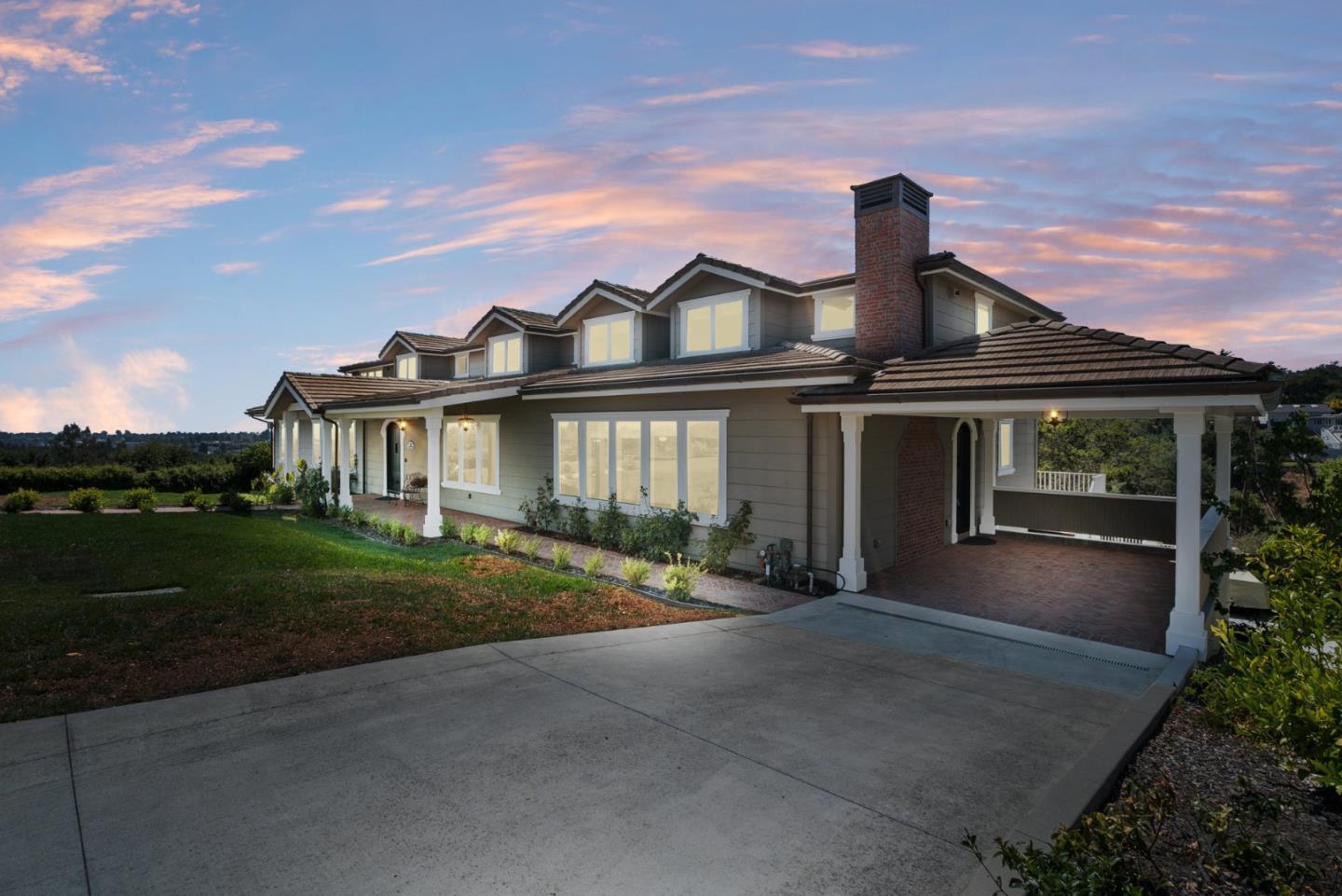 Detail Gallery Image 1 of 115 For 40 S Circle Dr, Santa Cruz,  CA 95060 - 4 Beds | 4/2 Baths