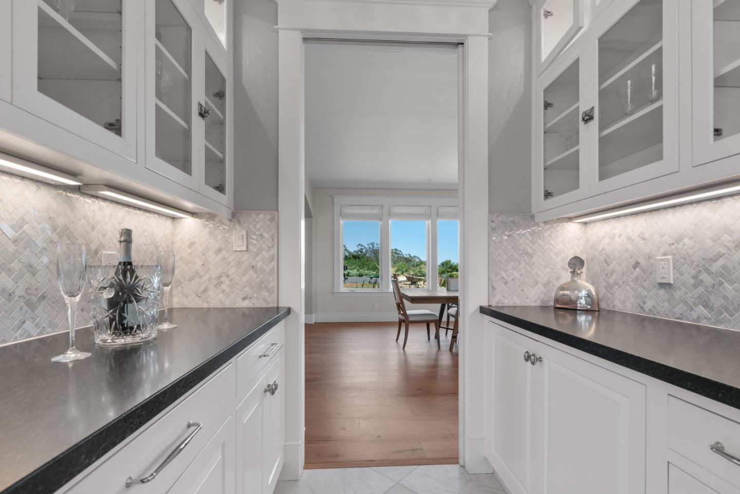 Detail Gallery Image 17 of 115 For 40 S Circle Dr, Santa Cruz,  CA 95060 - 4 Beds | 4/2 Baths