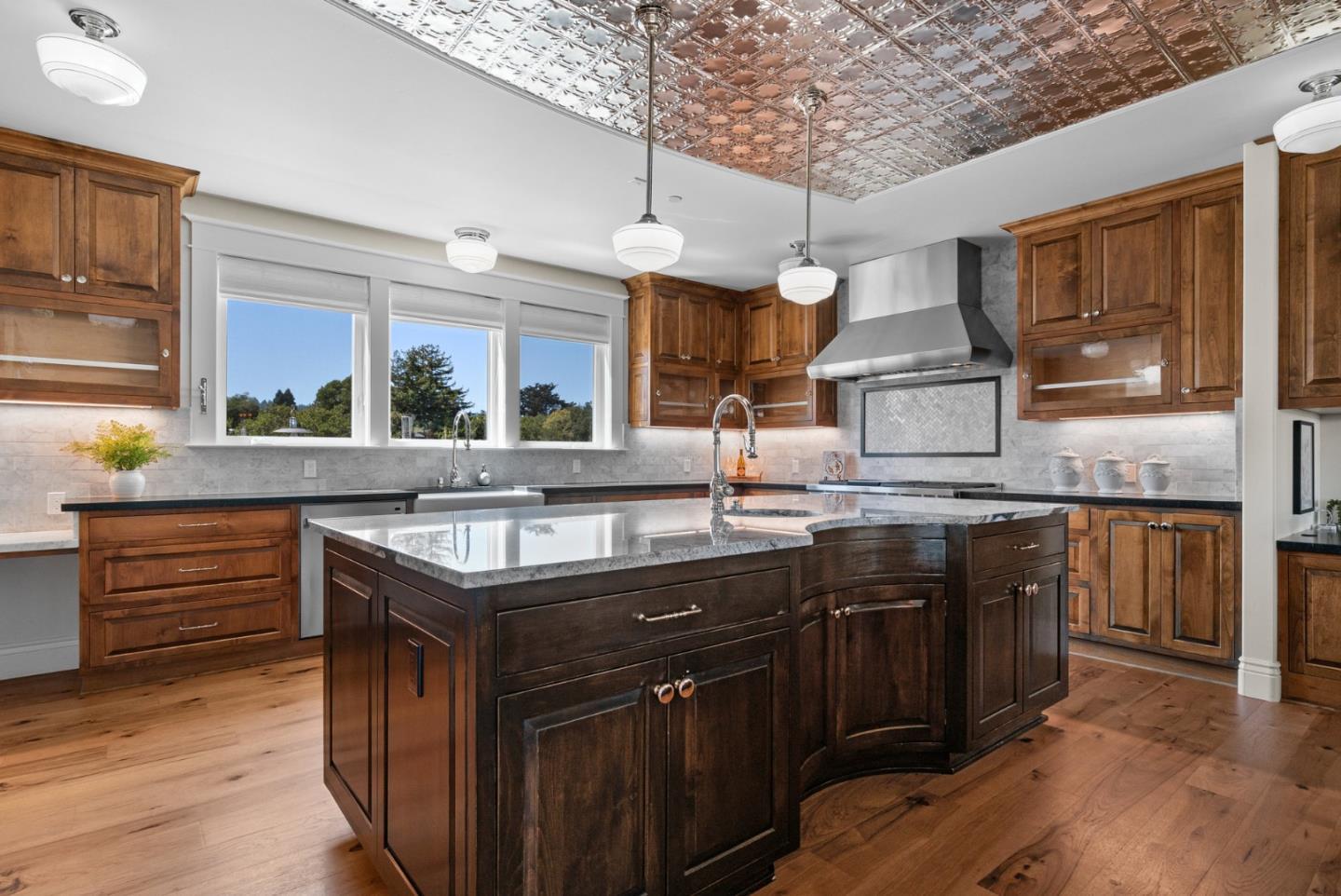 Detail Gallery Image 35 of 115 For 40 S Circle Dr, Santa Cruz,  CA 95060 - 4 Beds | 4/2 Baths