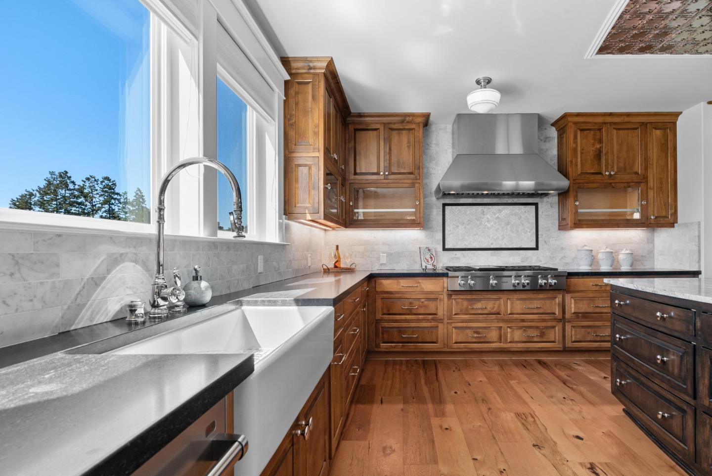 Detail Gallery Image 44 of 115 For 40 S Circle Dr, Santa Cruz,  CA 95060 - 4 Beds | 4/2 Baths