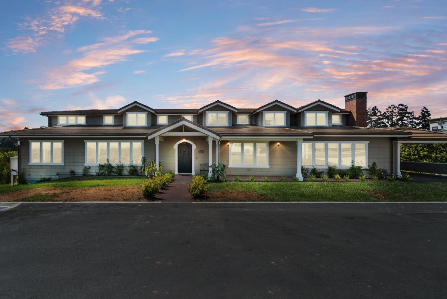 Detail Gallery Image 5 of 115 For 40 S Circle Dr, Santa Cruz,  CA 95060 - 4 Beds | 4/2 Baths