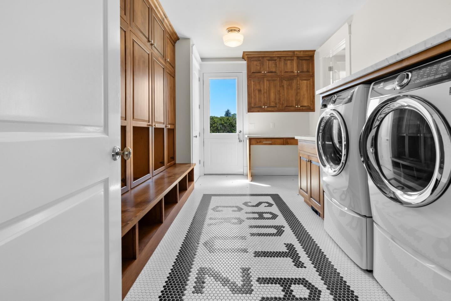 Detail Gallery Image 53 of 115 For 40 S Circle Dr, Santa Cruz,  CA 95060 - 4 Beds | 4/2 Baths