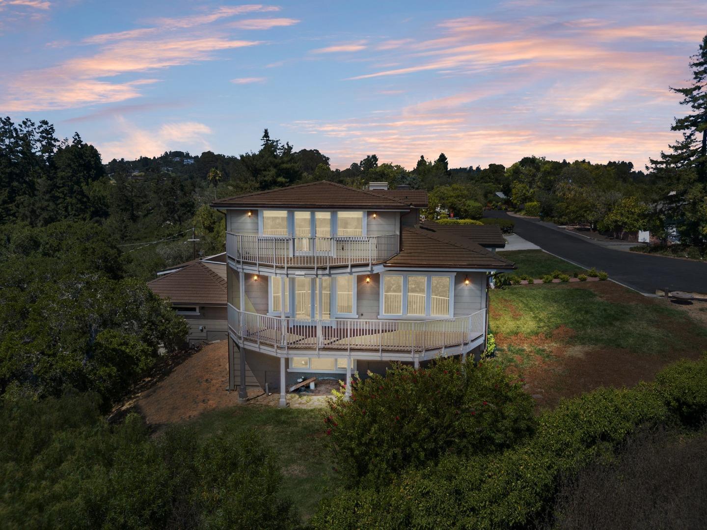 Detail Gallery Image 6 of 115 For 40 S Circle Dr, Santa Cruz,  CA 95060 - 4 Beds | 4/2 Baths