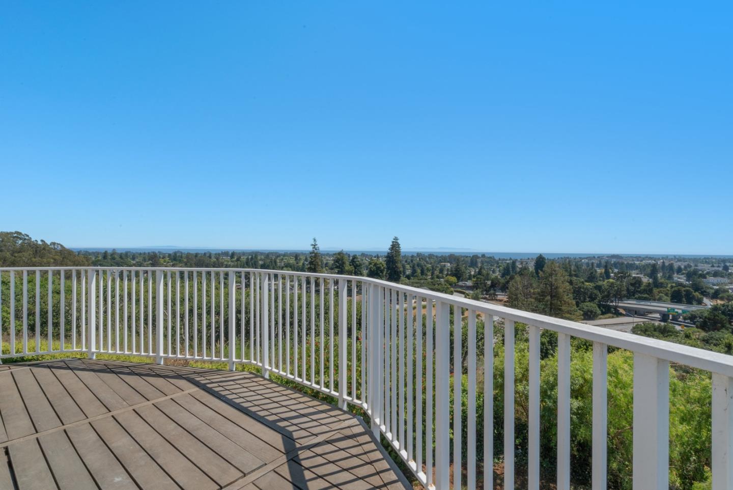 Detail Gallery Image 68 of 115 For 40 S Circle Dr, Santa Cruz,  CA 95060 - 4 Beds | 4/2 Baths