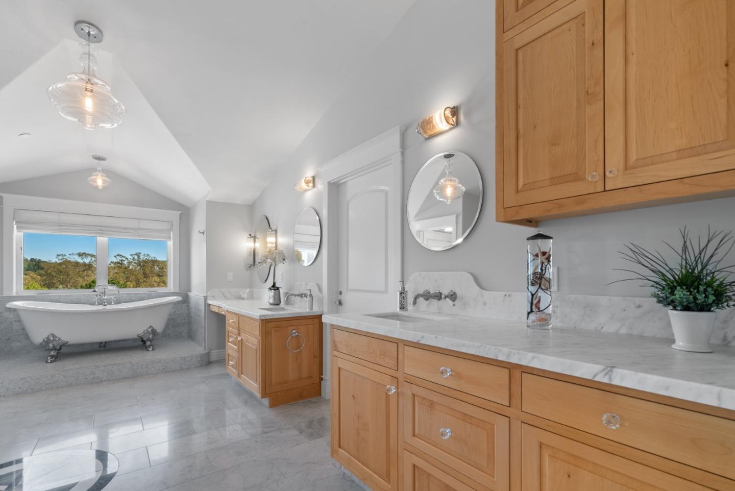 Detail Gallery Image 69 of 115 For 40 S Circle Dr, Santa Cruz,  CA 95060 - 4 Beds | 4/2 Baths