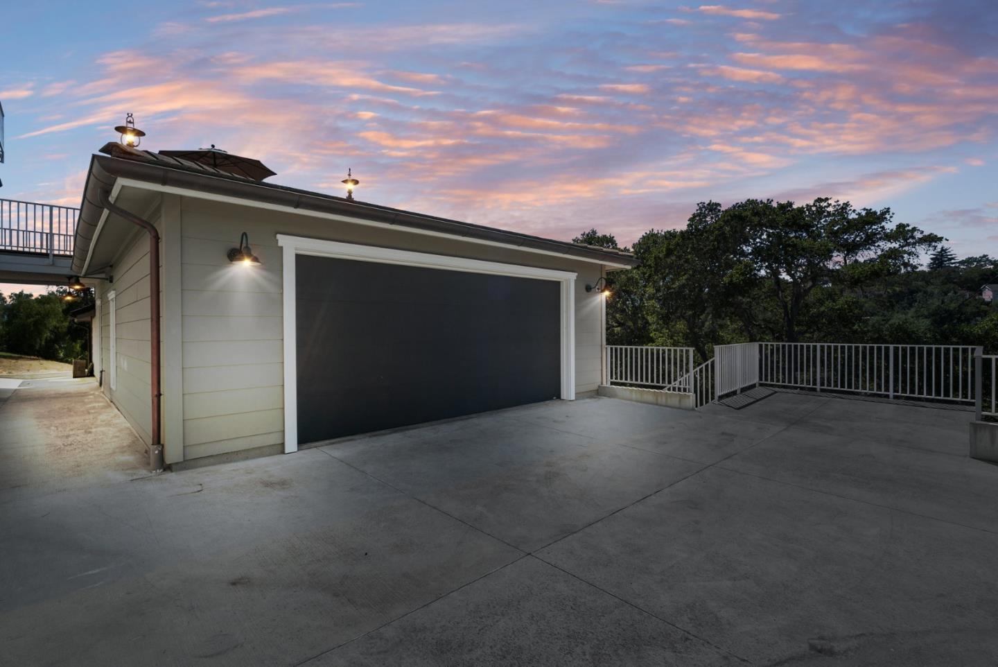 Detail Gallery Image 7 of 115 For 40 S Circle Dr, Santa Cruz,  CA 95060 - 4 Beds | 4/2 Baths