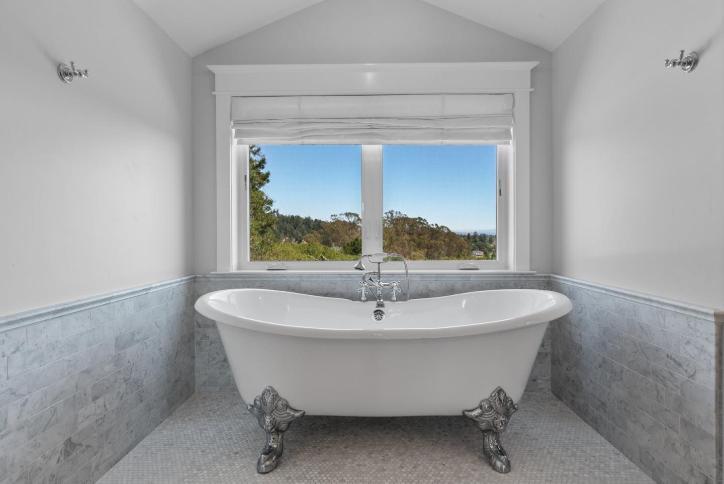 Detail Gallery Image 74 of 115 For 40 S Circle Dr, Santa Cruz,  CA 95060 - 4 Beds | 4/2 Baths