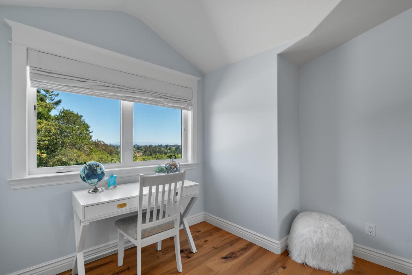 Detail Gallery Image 83 of 115 For 40 S Circle Dr, Santa Cruz,  CA 95060 - 4 Beds | 4/2 Baths