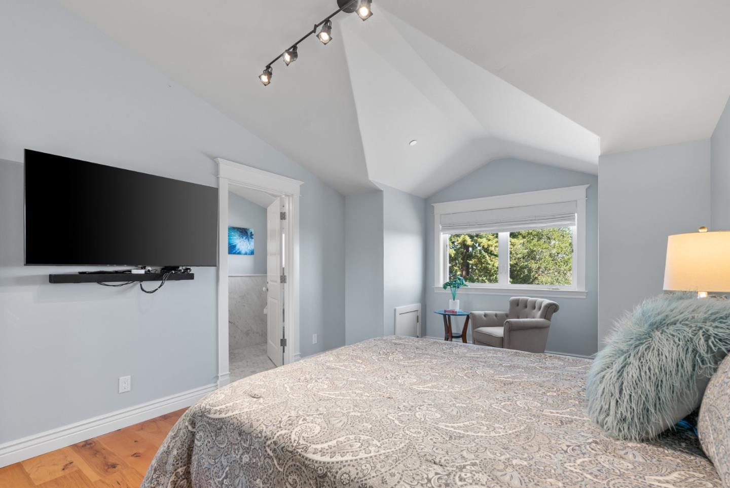 Detail Gallery Image 86 of 115 For 40 S Circle Dr, Santa Cruz,  CA 95060 - 4 Beds | 4/2 Baths