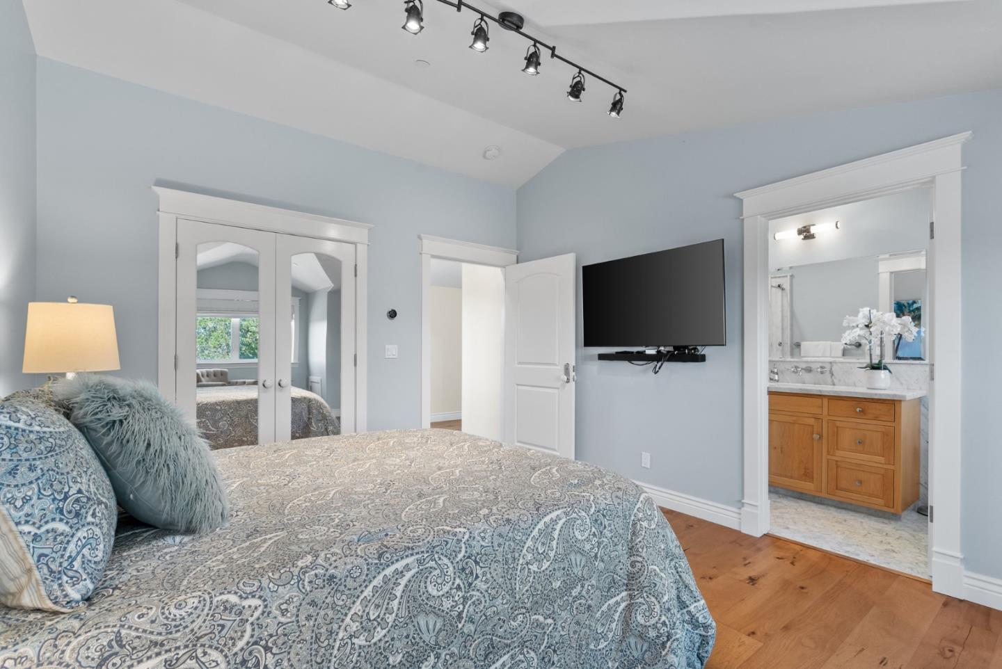 Detail Gallery Image 88 of 115 For 40 S Circle Dr, Santa Cruz,  CA 95060 - 4 Beds | 4/2 Baths
