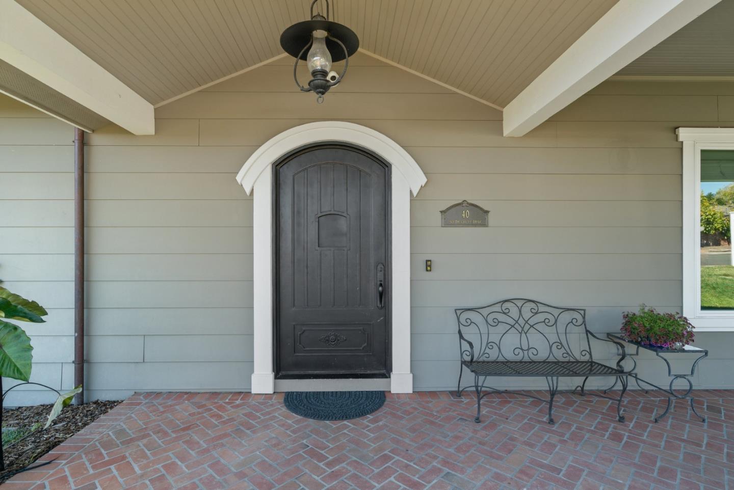 Detail Gallery Image 9 of 115 For 40 S Circle Dr, Santa Cruz,  CA 95060 - 4 Beds | 4/2 Baths