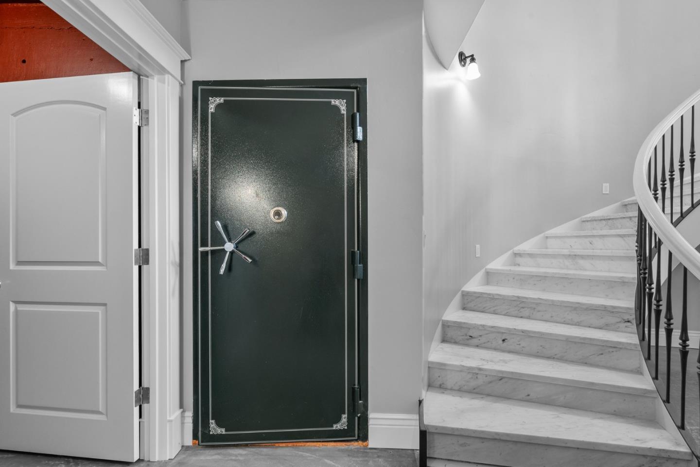 Detail Gallery Image 93 of 115 For 40 S Circle Dr, Santa Cruz,  CA 95060 - 4 Beds | 4/2 Baths