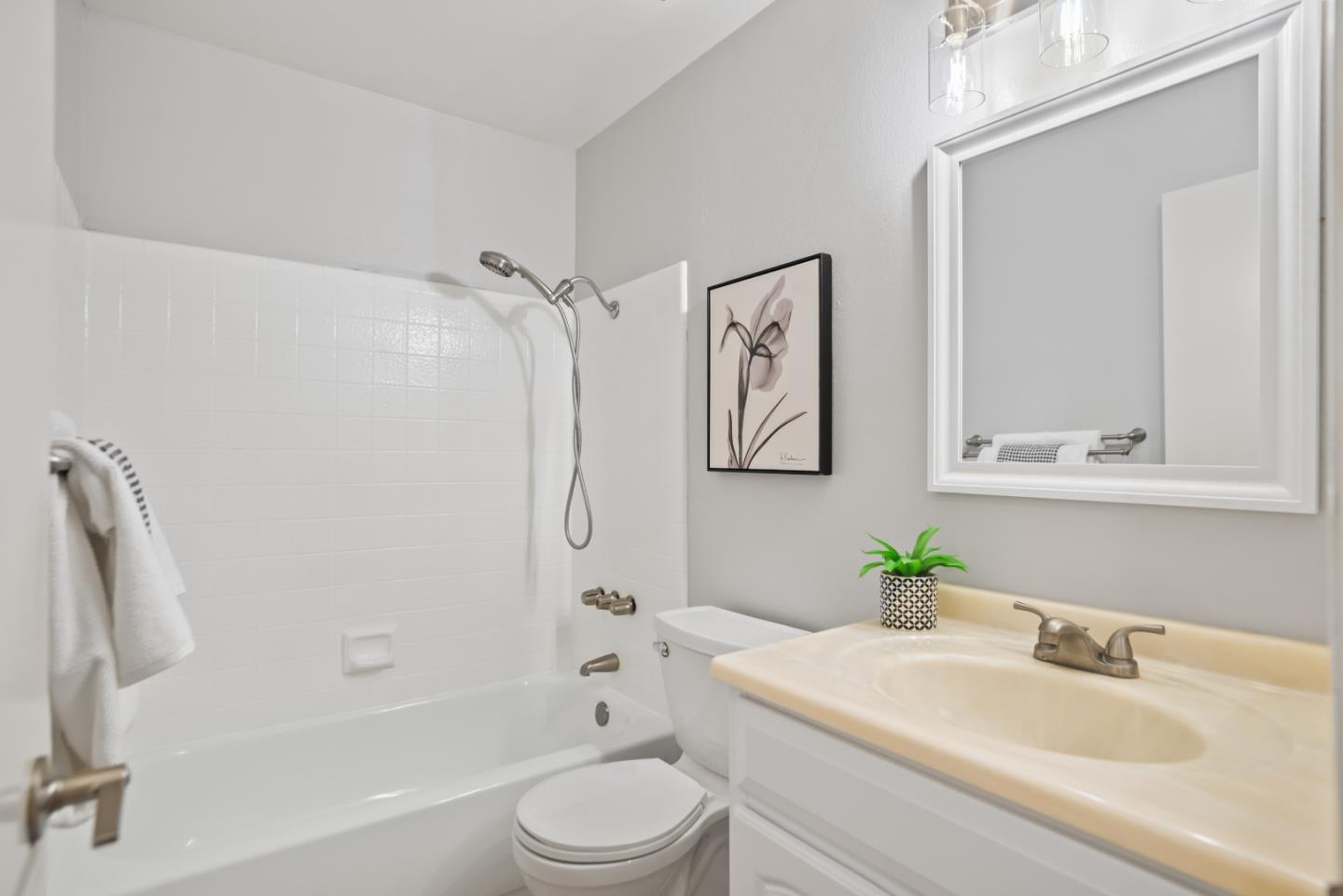Detail Gallery Image 12 of 24 For 891 W California Ave #Y,  Sunnyvale,  CA 94086 - 2 Beds | 1/1 Baths
