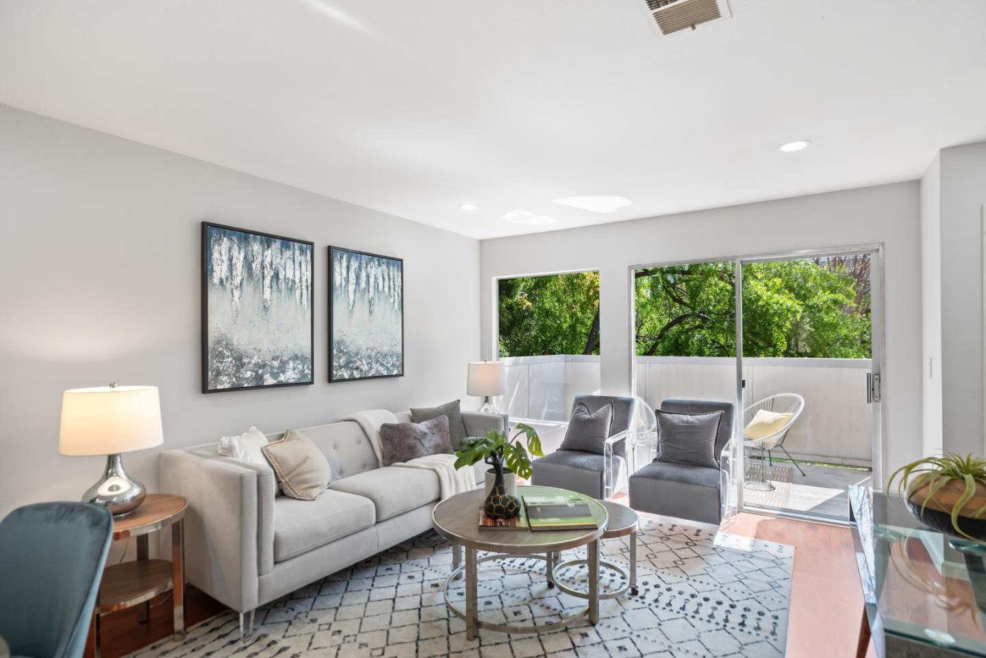 Detail Gallery Image 3 of 24 For 891 W California Ave #Y,  Sunnyvale,  CA 94086 - 2 Beds | 1/1 Baths