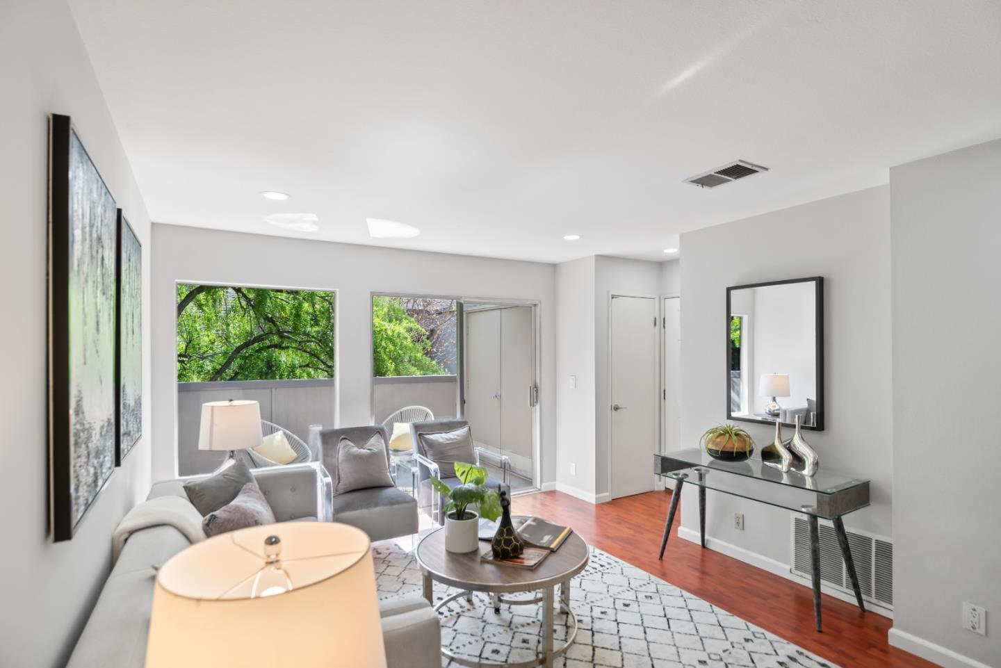 Detail Gallery Image 4 of 24 For 891 W California Ave #Y,  Sunnyvale,  CA 94086 - 2 Beds | 1/1 Baths