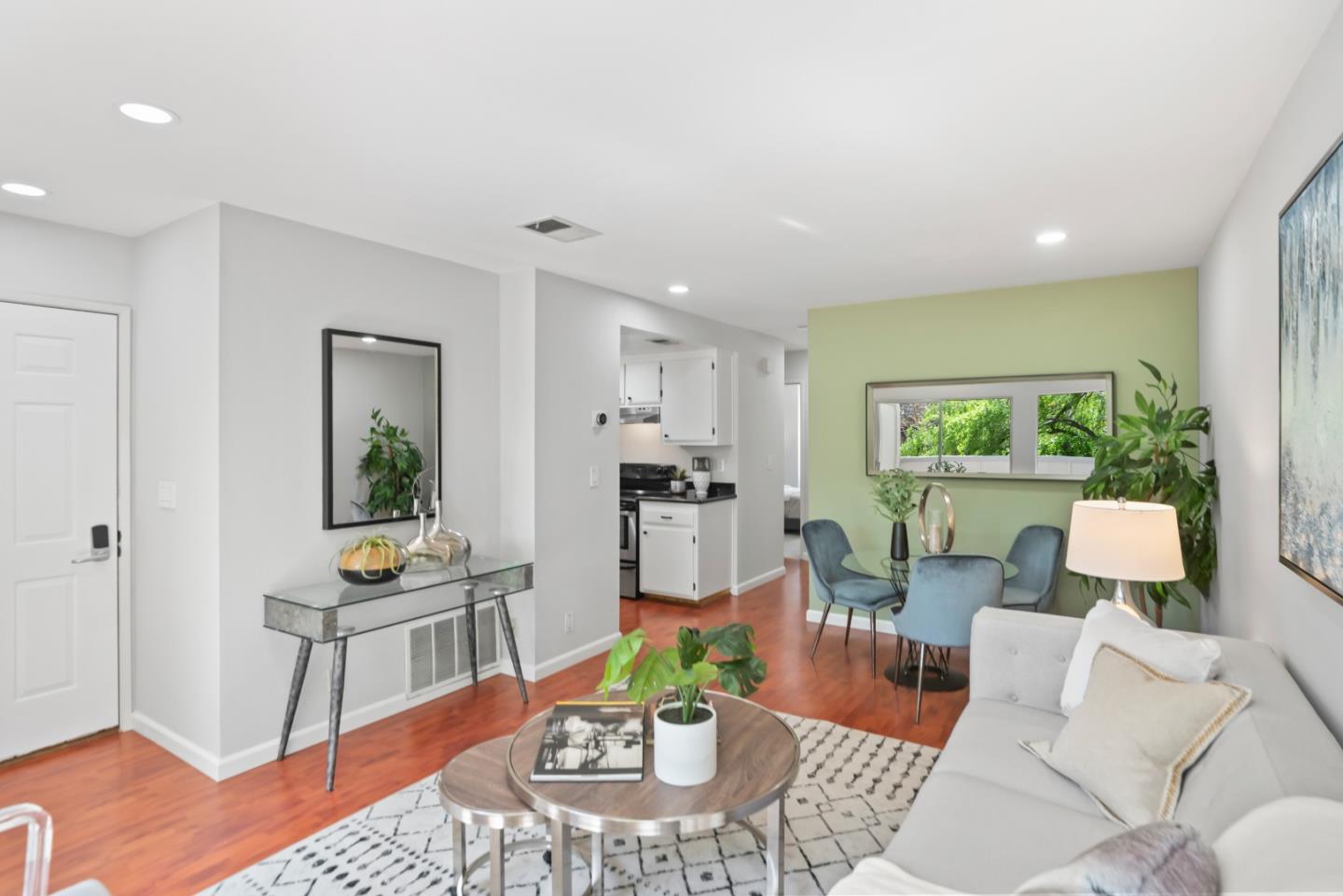 Detail Gallery Image 5 of 24 For 891 W California Ave #Y,  Sunnyvale,  CA 94086 - 2 Beds | 1/1 Baths