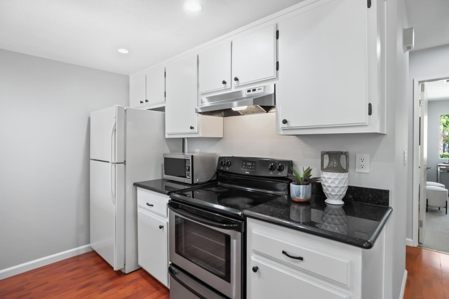 Detail Gallery Image 9 of 24 For 891 W California Ave #Y,  Sunnyvale,  CA 94086 - 2 Beds | 1/1 Baths