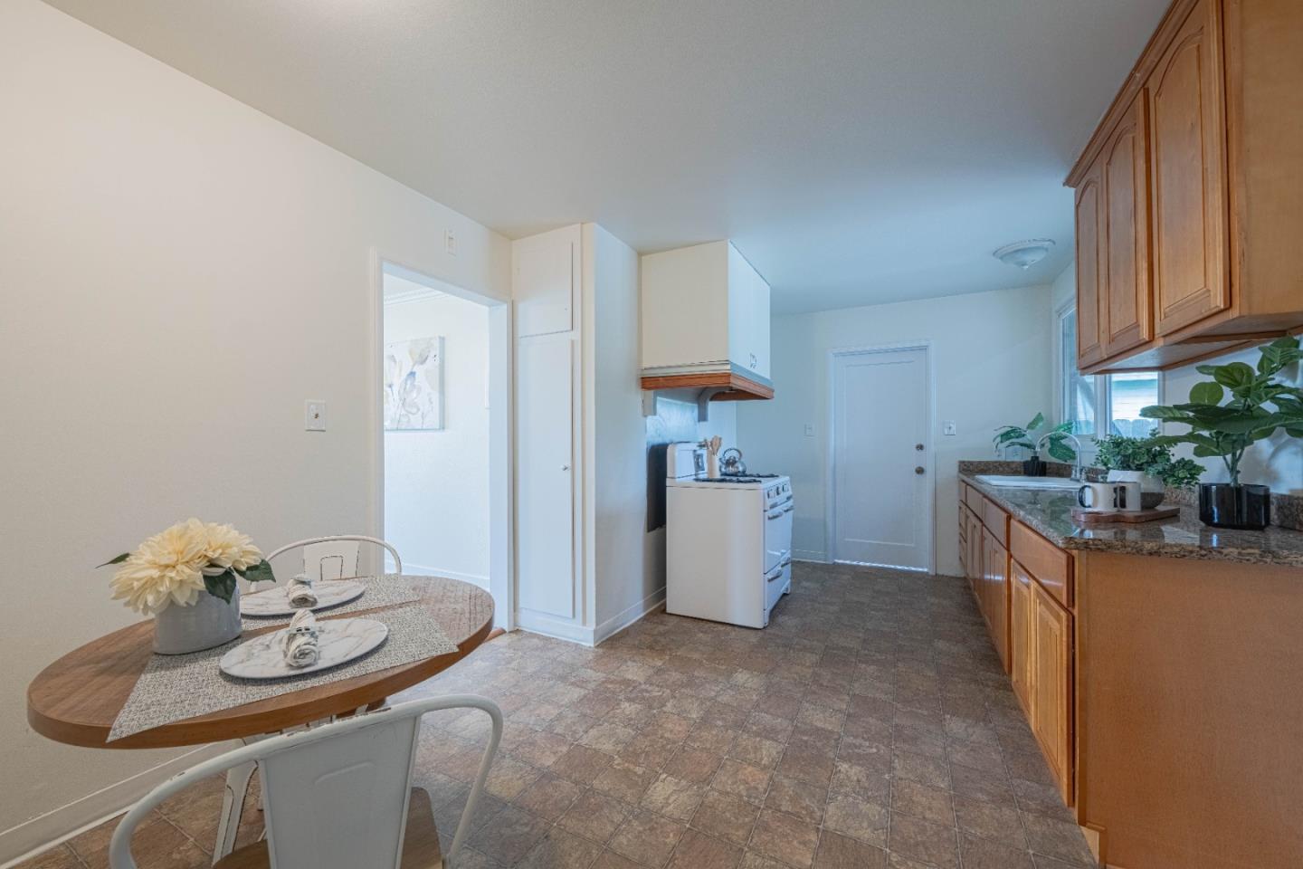 Detail Gallery Image 12 of 25 For 322 Chaparral St, Salinas,  CA 93906 - 3 Beds | 1 Baths