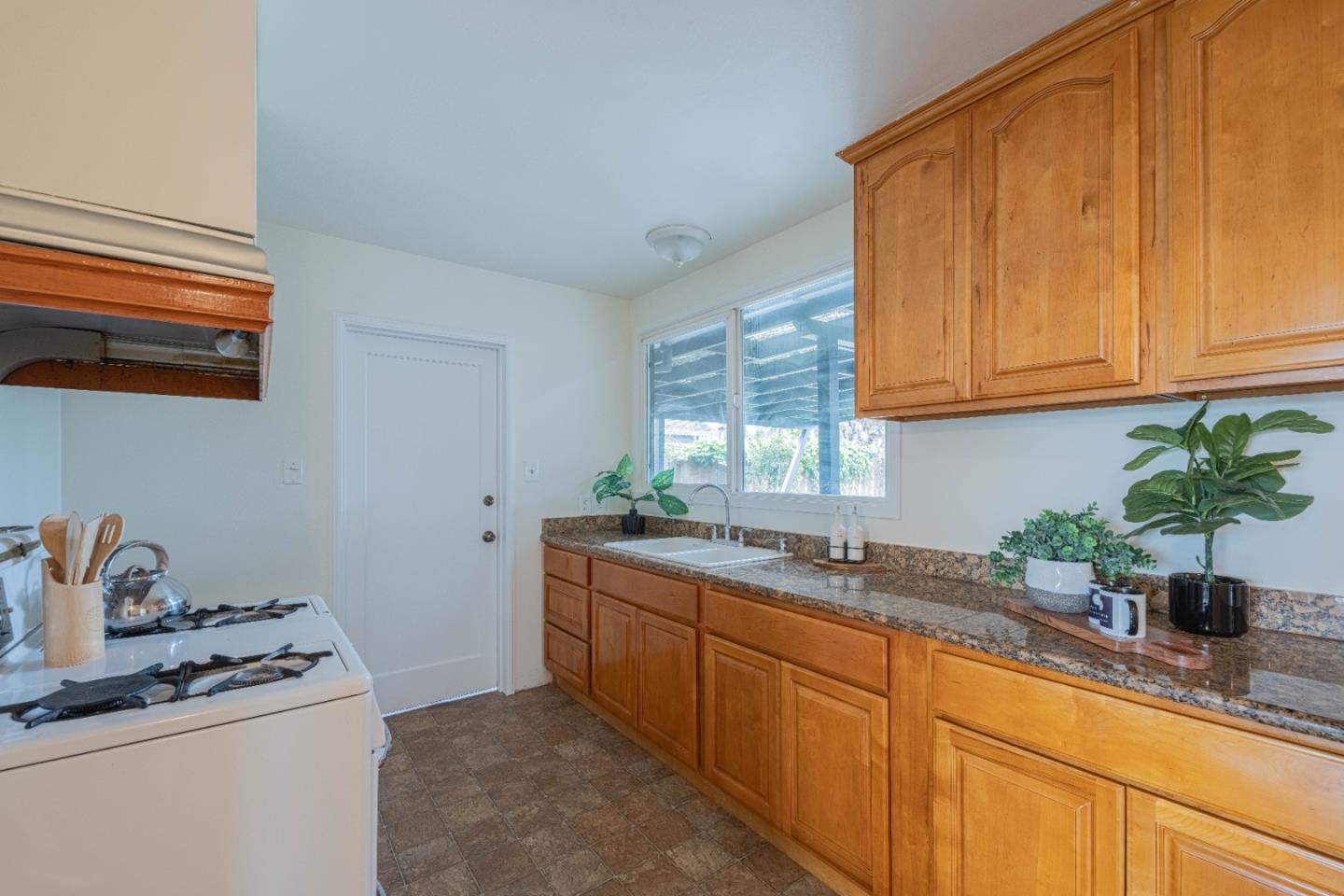 Detail Gallery Image 9 of 25 For 322 Chaparral St, Salinas,  CA 93906 - 3 Beds | 1 Baths