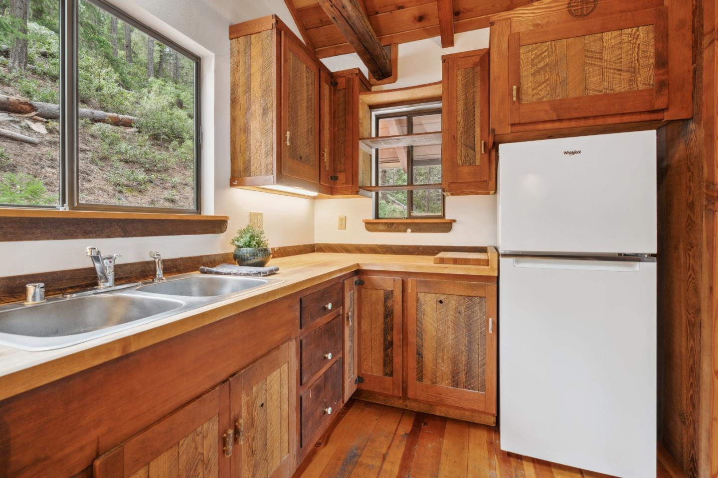 Detail Gallery Image 16 of 95 For 2120 Pack Trl, Mount Shasta,  CA 96067 - 2 Beds | 2 Baths