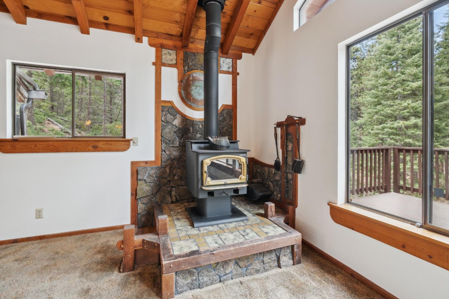 Detail Gallery Image 9 of 95 For 2120 Pack Trl, Mount Shasta,  CA 96067 - 2 Beds | 2 Baths