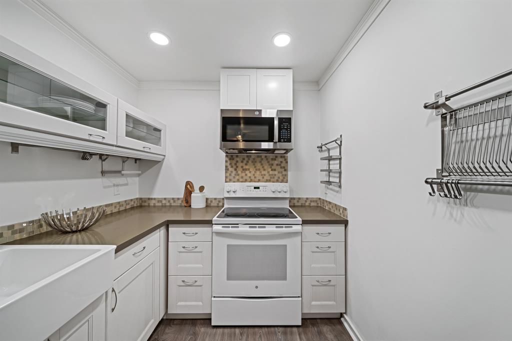 Detail Gallery Image 10 of 53 For 5341 Shelter Creek Ln, San Bruno,  CA 94066 - 2 Beds | 2 Baths