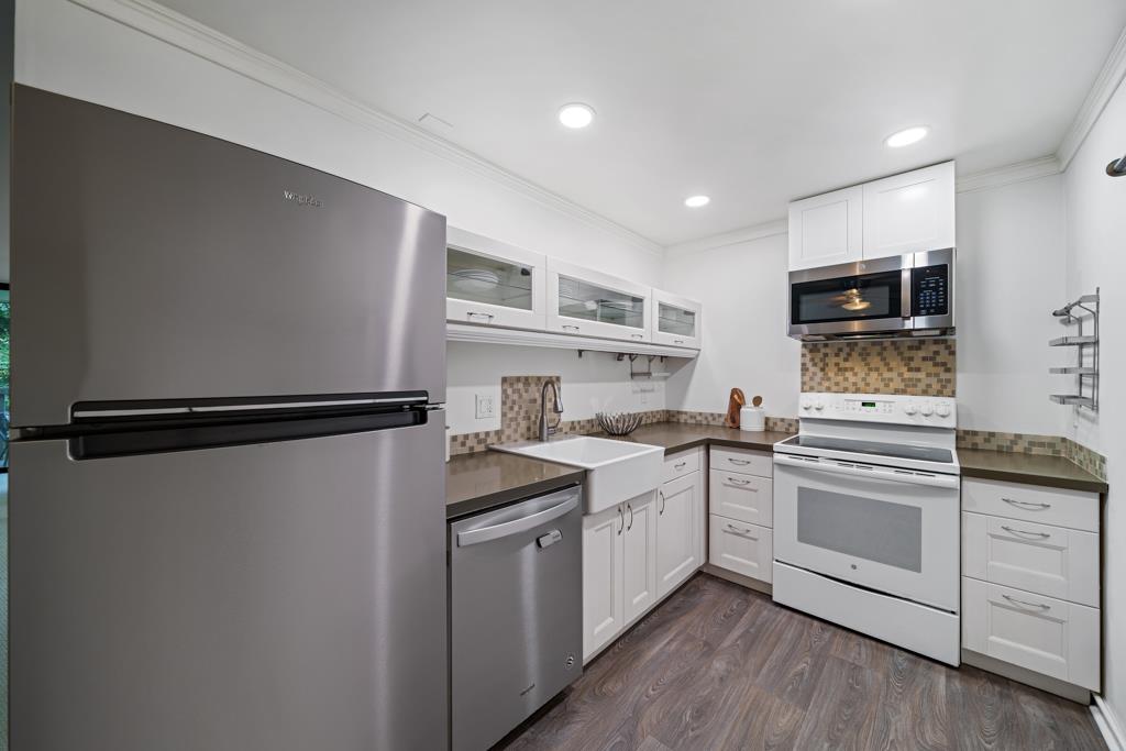 Detail Gallery Image 9 of 53 For 5341 Shelter Creek Ln, San Bruno,  CA 94066 - 2 Beds | 2 Baths