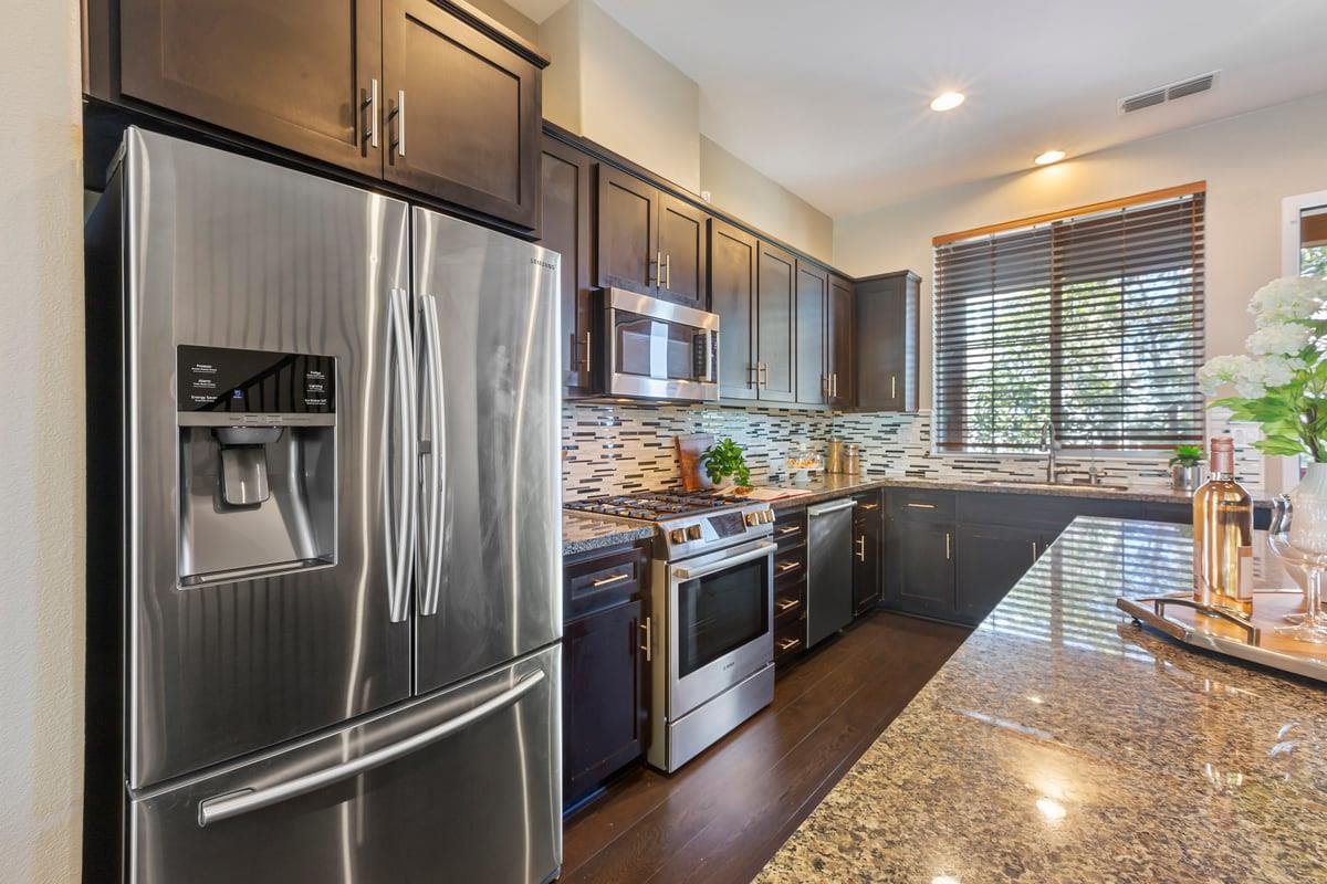 Detail Gallery Image 13 of 26 For 5575 Azalea Way, Newark,  CA 94560 - 3 Beds | 3/1 Baths