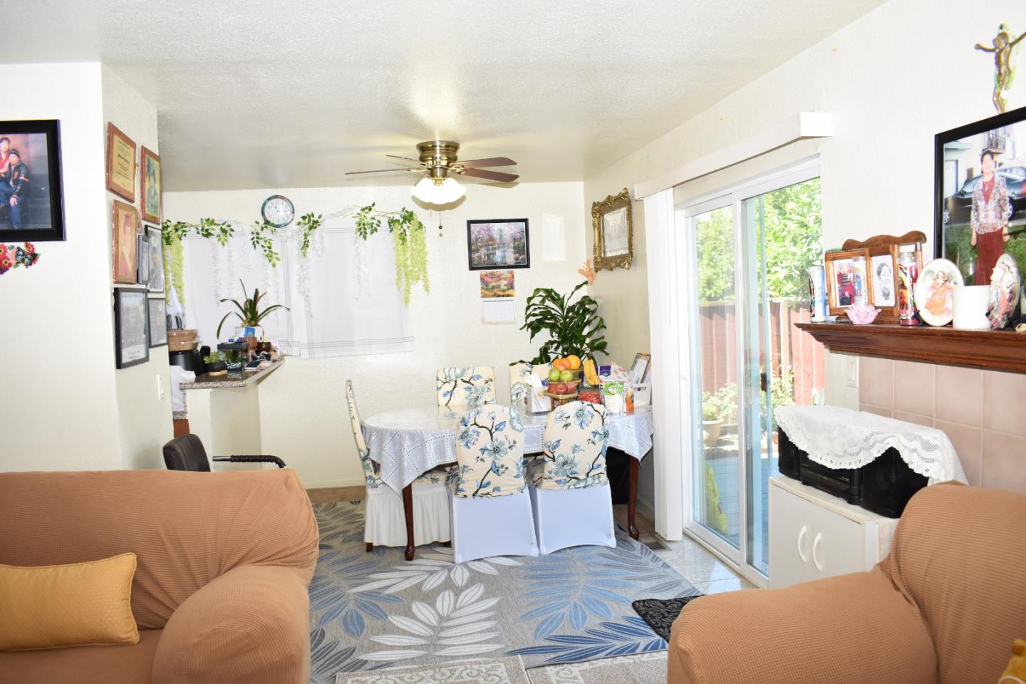 Detail Gallery Image 7 of 17 For 99 Austin Ave, Hayward,  CA 94544 - 4 Beds | 2/1 Baths
