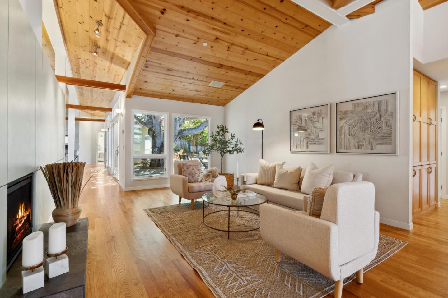 Detail Gallery Image 13 of 61 For 219 Crocker Ave, Pacific Grove,  CA 93950 - 4 Beds | 2 Baths