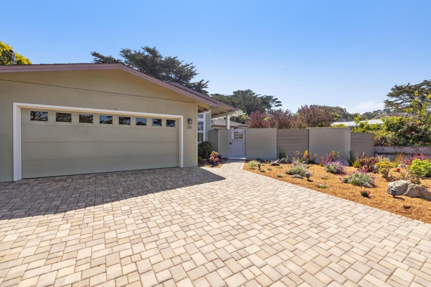 Detail Gallery Image 2 of 61 For 219 Crocker Ave, Pacific Grove,  CA 93950 - 4 Beds | 2 Baths