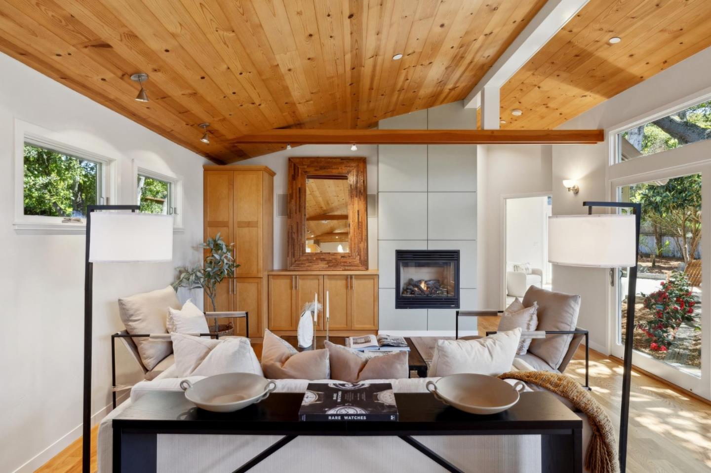 Detail Gallery Image 22 of 61 For 219 Crocker Ave, Pacific Grove,  CA 93950 - 4 Beds | 2 Baths