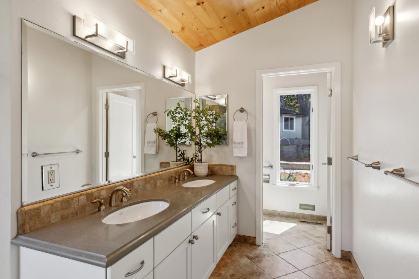 Detail Gallery Image 28 of 61 For 219 Crocker Ave, Pacific Grove,  CA 93950 - 4 Beds | 2 Baths