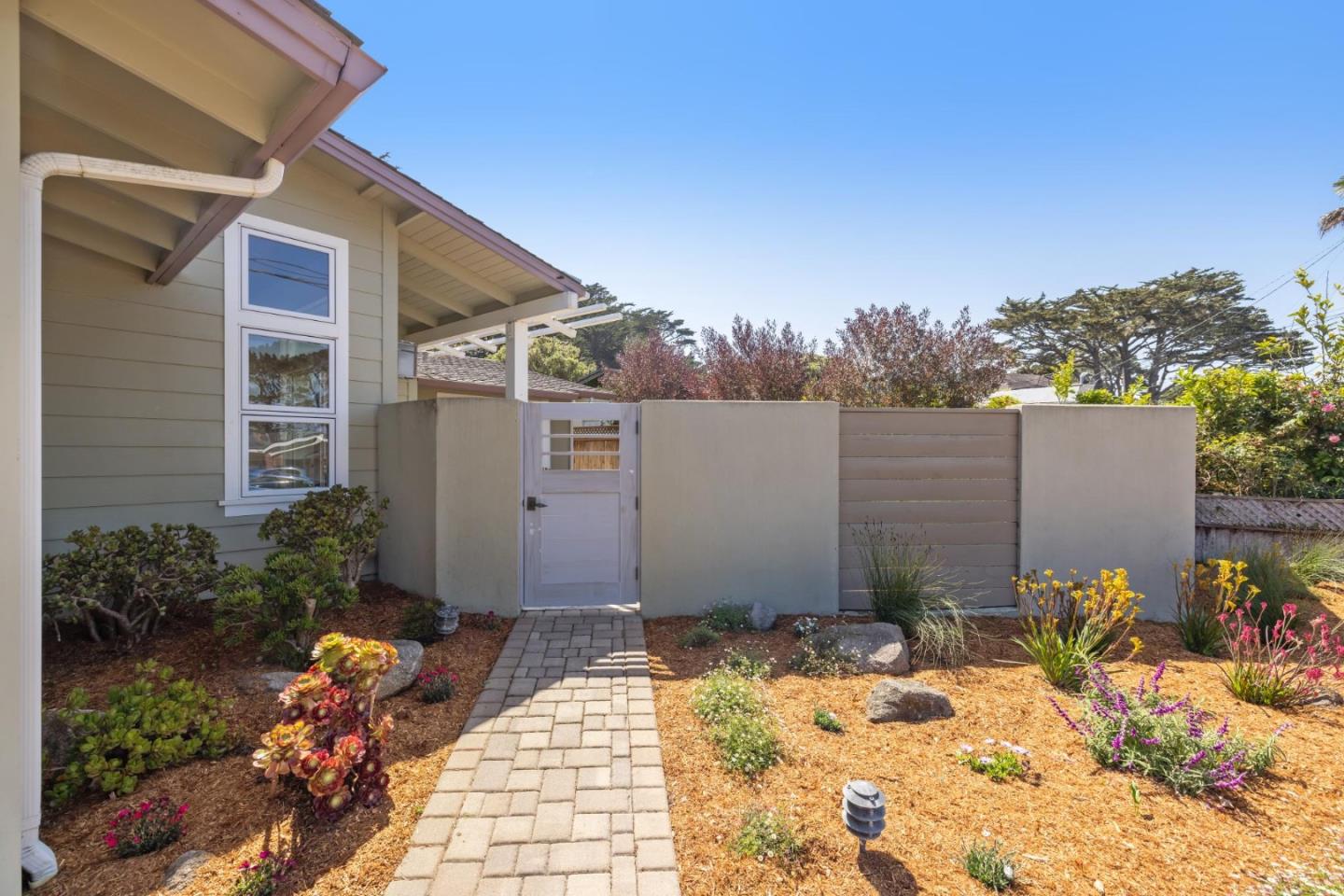 Detail Gallery Image 3 of 61 For 219 Crocker Ave, Pacific Grove,  CA 93950 - 4 Beds | 2 Baths