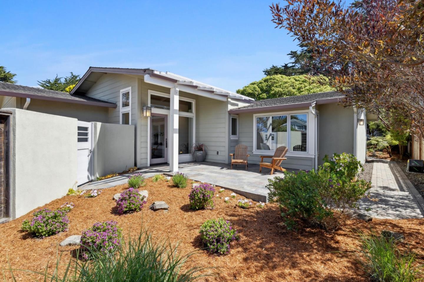 Detail Gallery Image 6 of 61 For 219 Crocker Ave, Pacific Grove,  CA 93950 - 4 Beds | 2 Baths