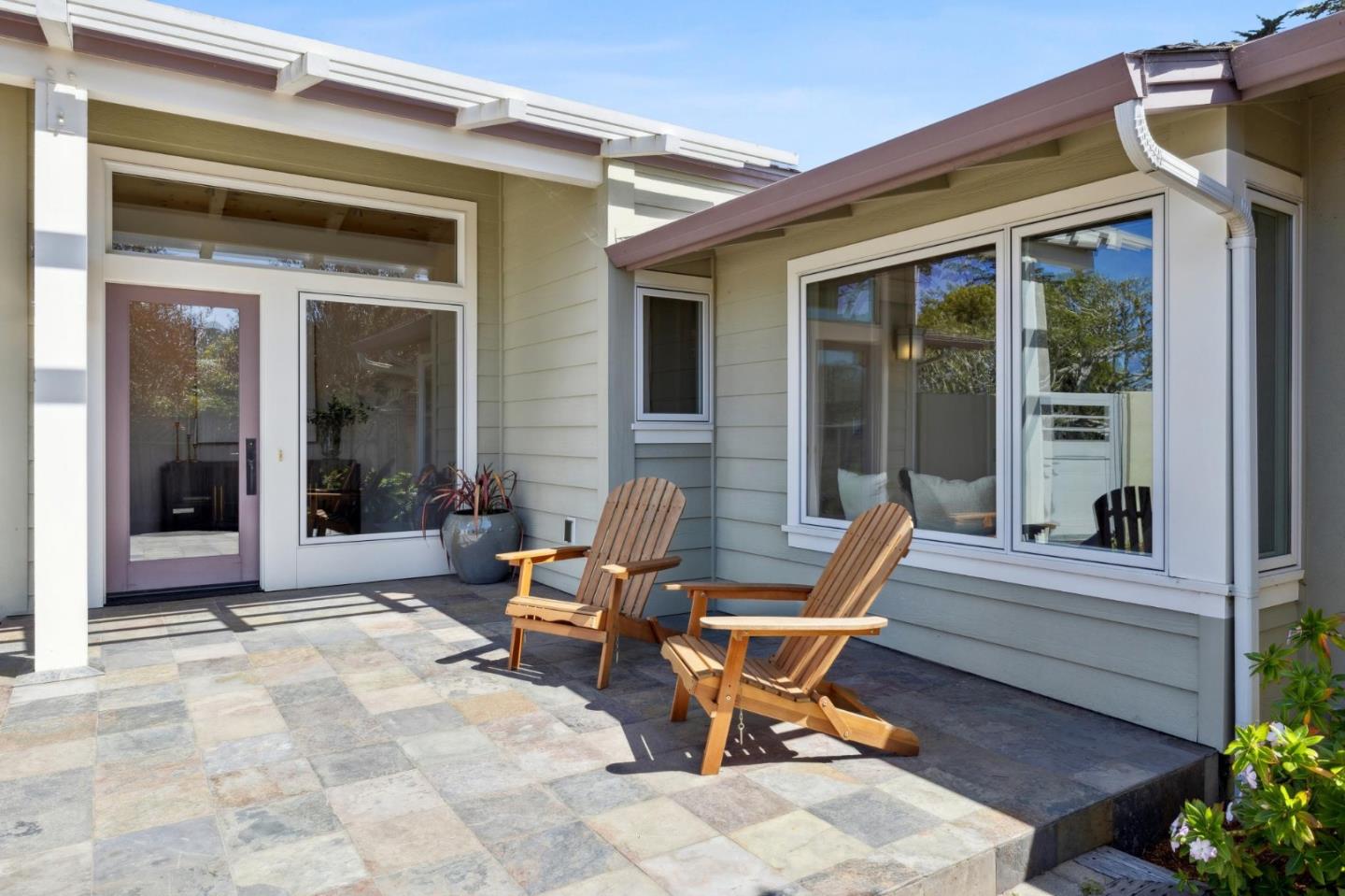 Detail Gallery Image 8 of 61 For 219 Crocker Ave, Pacific Grove,  CA 93950 - 4 Beds | 2 Baths