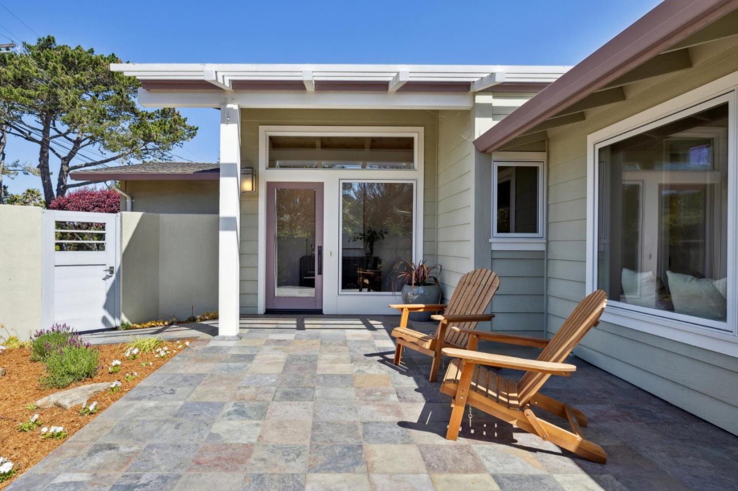 Detail Gallery Image 9 of 61 For 219 Crocker Ave, Pacific Grove,  CA 93950 - 4 Beds | 2 Baths