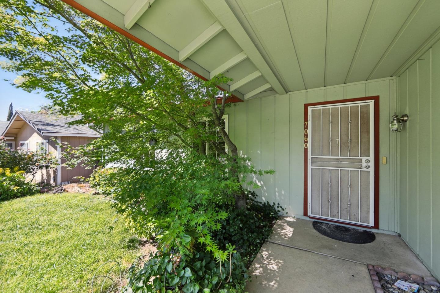 Detail Gallery Image 3 of 29 For 7060 Avenida Rotella, San Jose,  CA 95139 - 3 Beds | 2 Baths