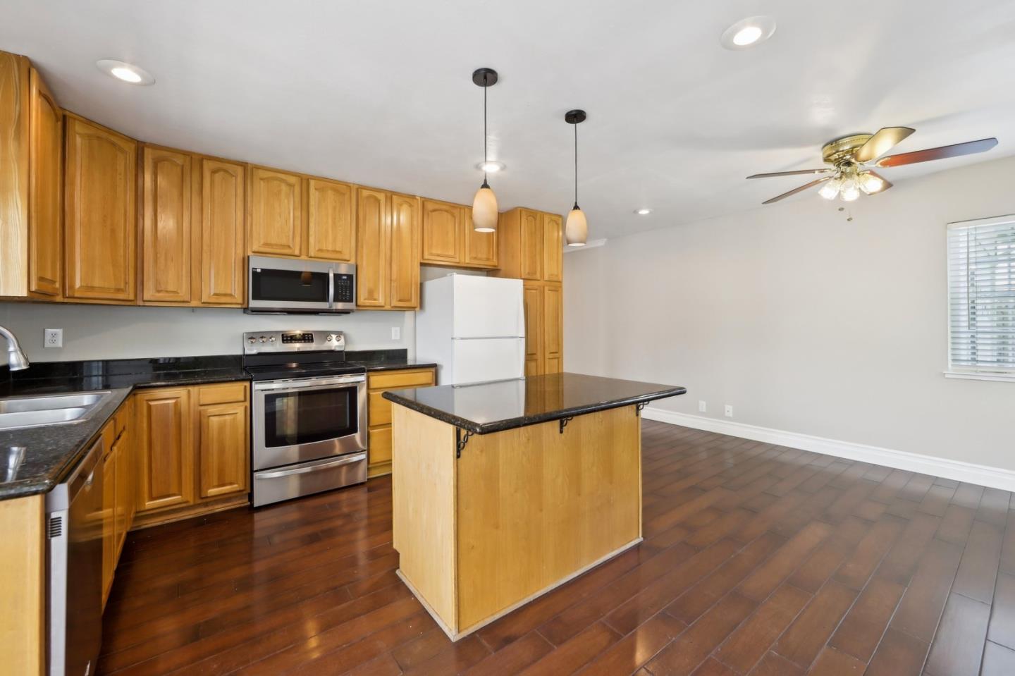Detail Gallery Image 9 of 29 For 7060 Avenida Rotella, San Jose,  CA 95139 - 3 Beds | 2 Baths